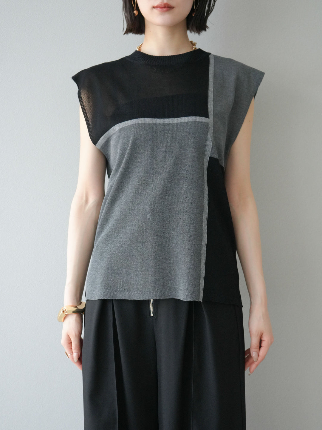 【預購】同色系無袖針織套頭衫/黑色