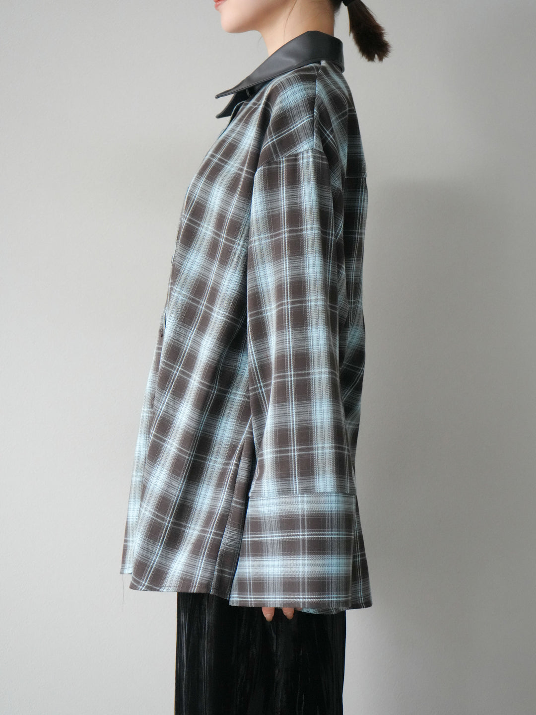 [予約]レザー襟オンブレチェックオーバーシャツ /ブルー