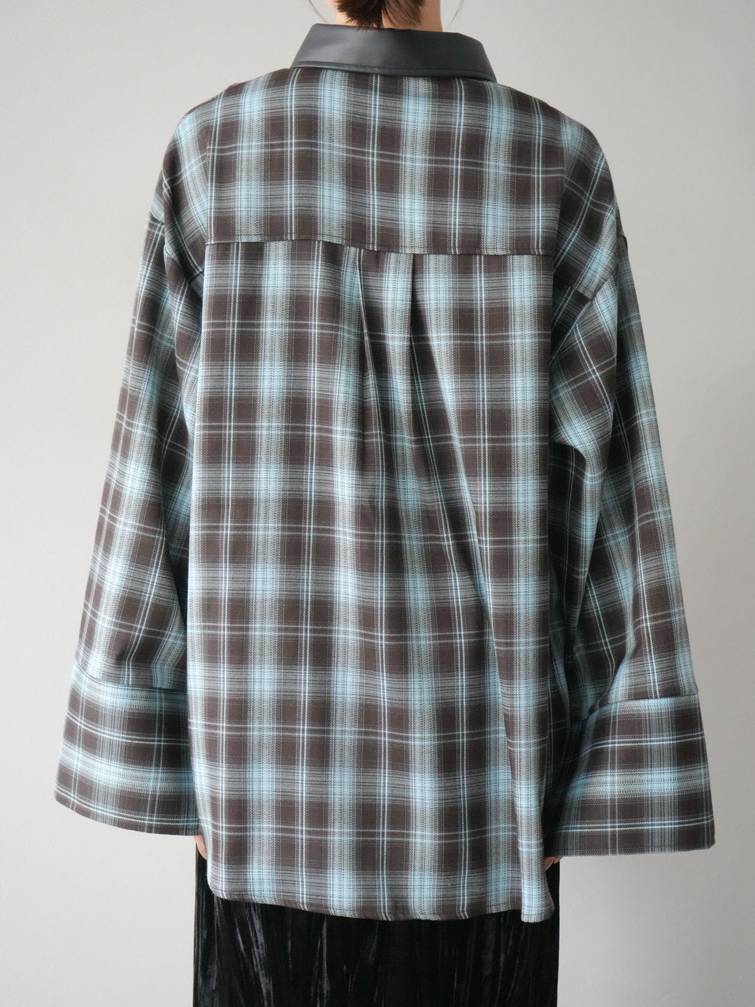 [予約]レザー襟オンブレチェックオーバーシャツ /ブルー
