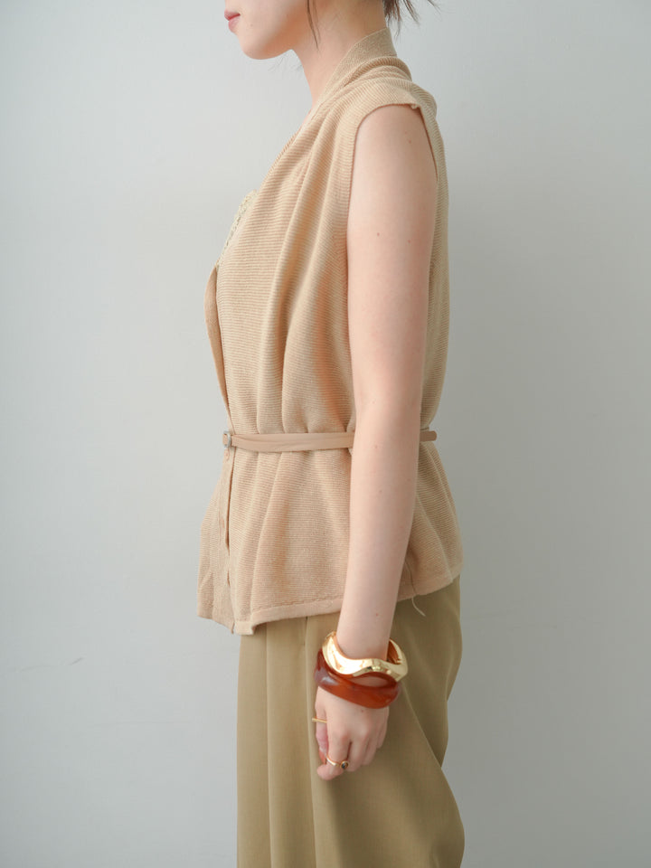 [予約]ベルト付フロントボタンノースリニットトップス/beige