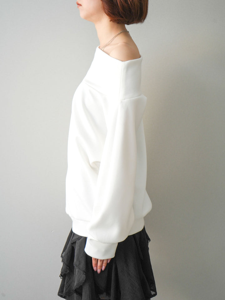 [予約]アシンメトリーオフショルポンチプルオーバー/white