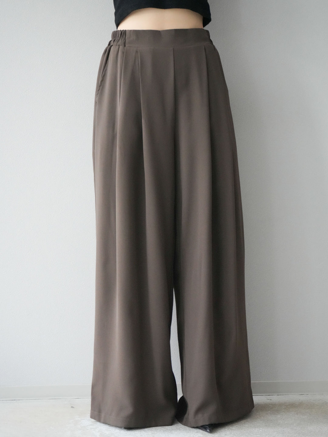 [予約]レーヨンライクタックワイドパンツ/モカ