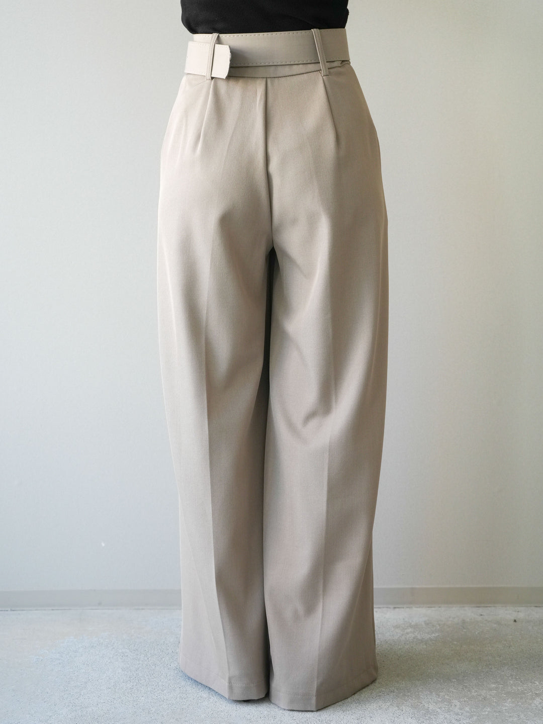 [予約]シルバーバックルドレープワイドスラックス/greige