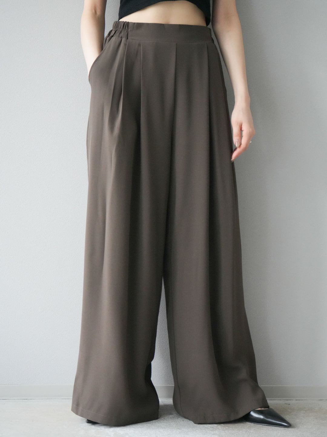 [予約]レーヨンライクタックワイドパンツ/モカ