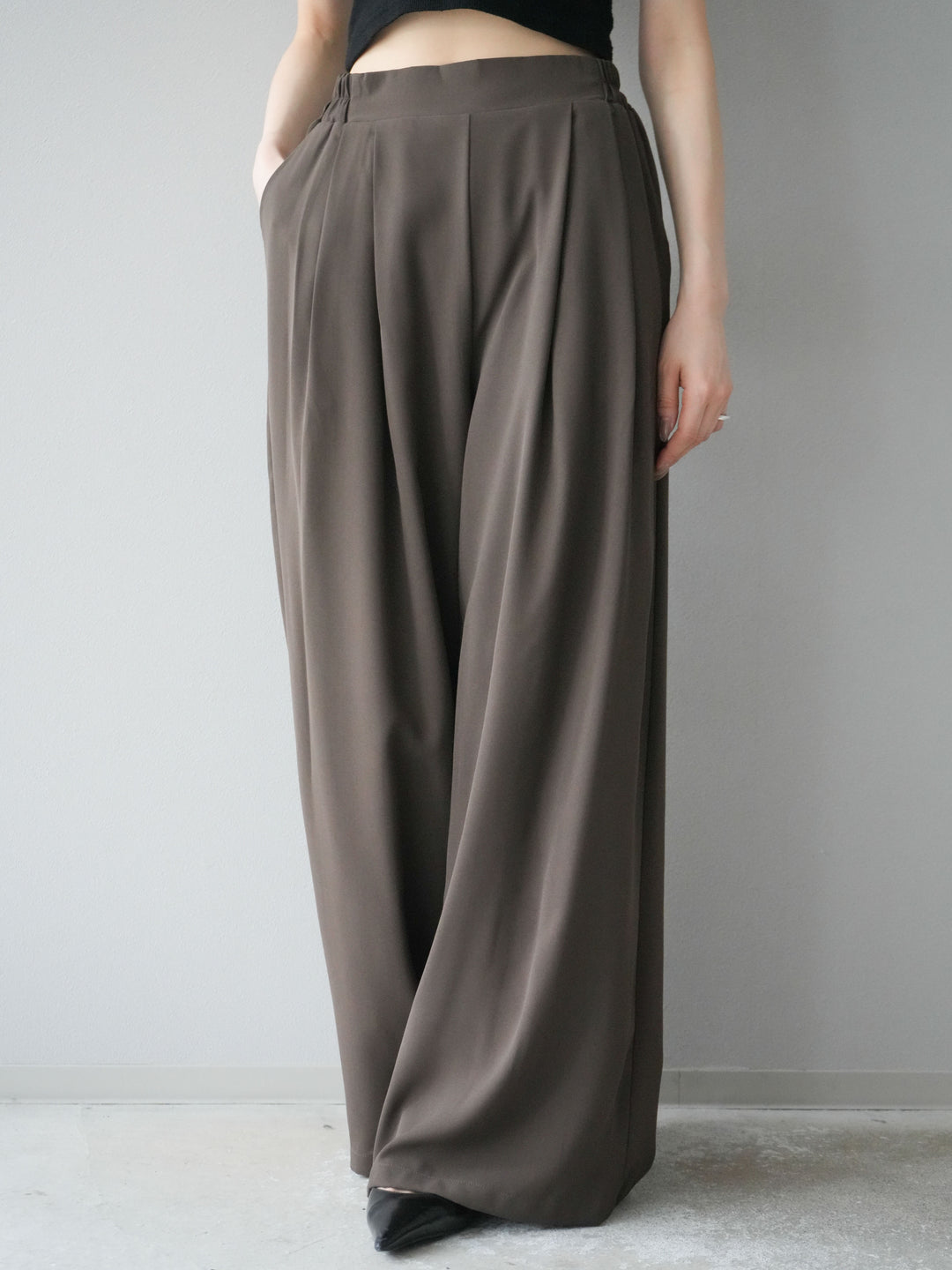 [予約]レーヨンライクタックワイドパンツ/モカ