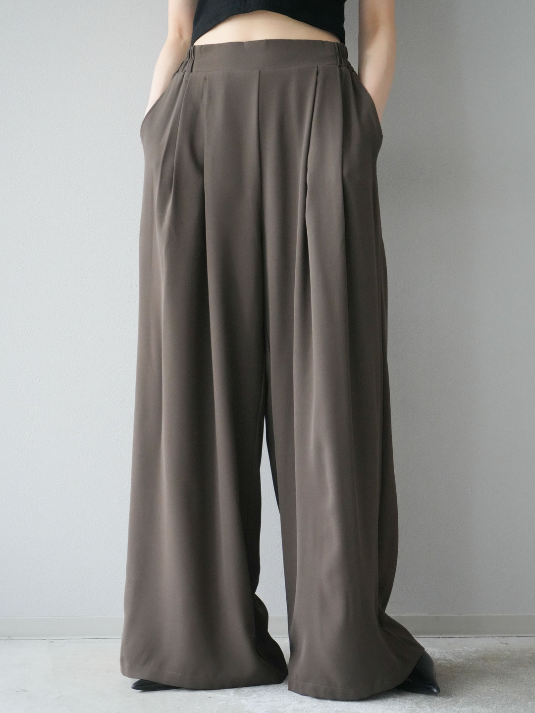 [予約]レーヨンライクタックワイドパンツ/モカ