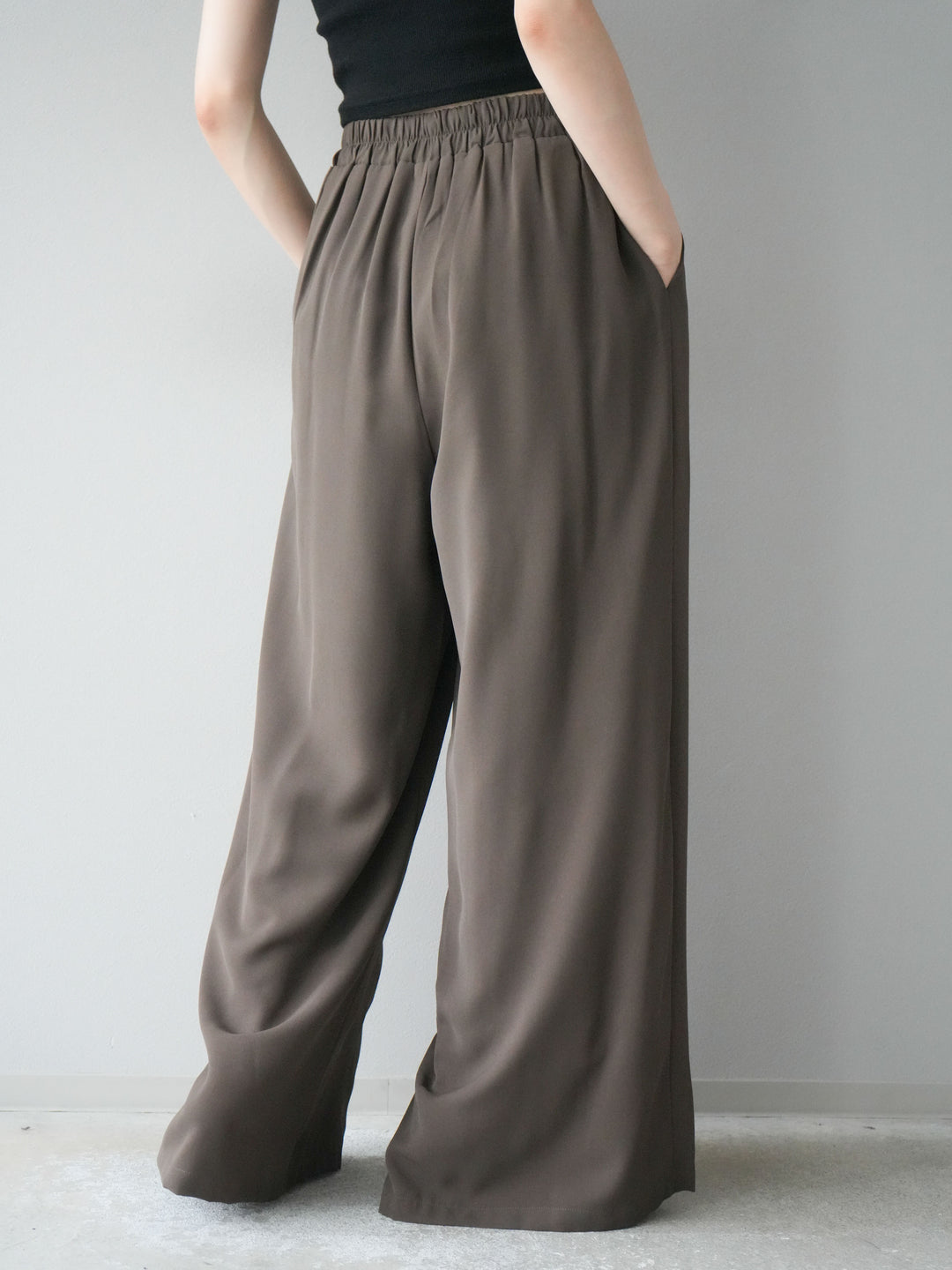 [予約]レーヨンライクタックワイドパンツ/モカ