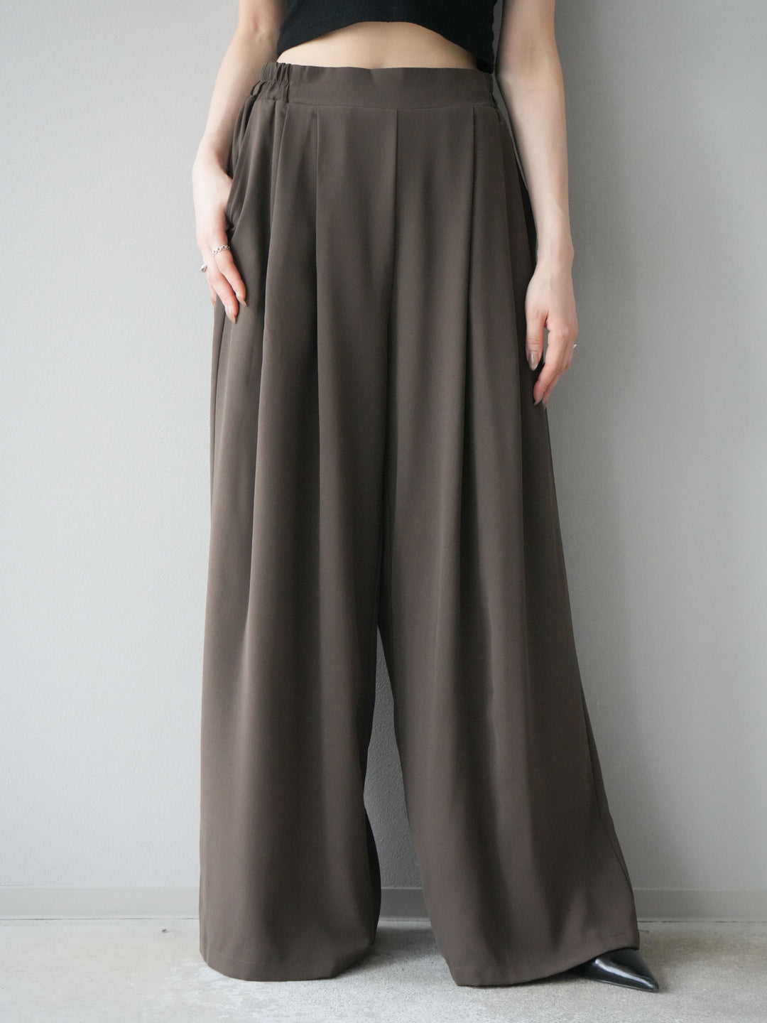 [予約]レーヨンライクタックワイドパンツ/モカ