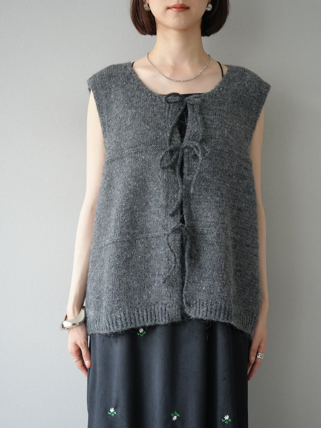 [予約]フロントスリットリボンニットベスト/グレー