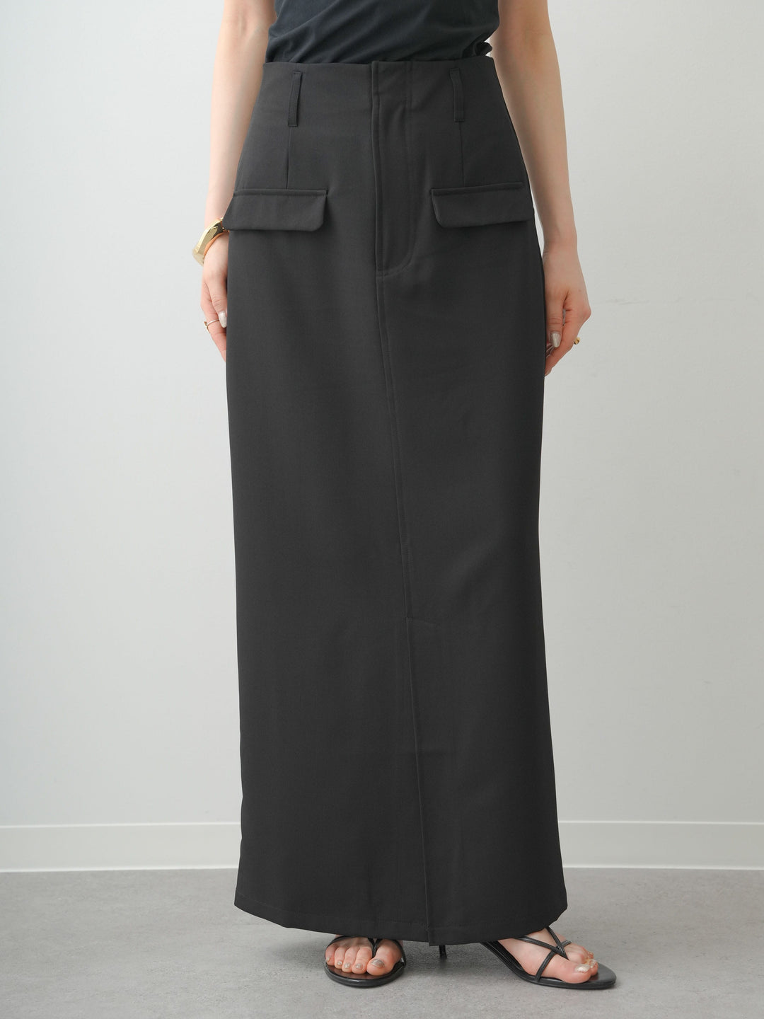 [予約]クレープデシンフラップ付きストレートスカート/black