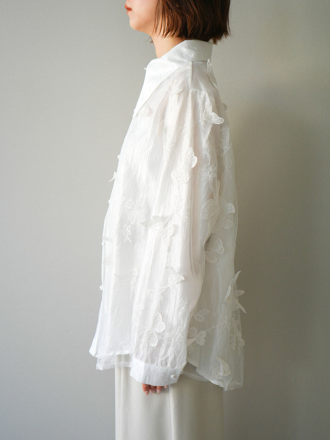 [予約]3Dバタフライエンブロイダリーブラウス/white