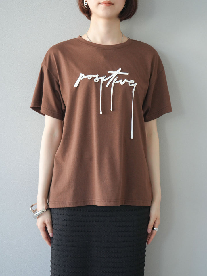 [予約]コード刺繍ロゴTシャツ/ブラウン