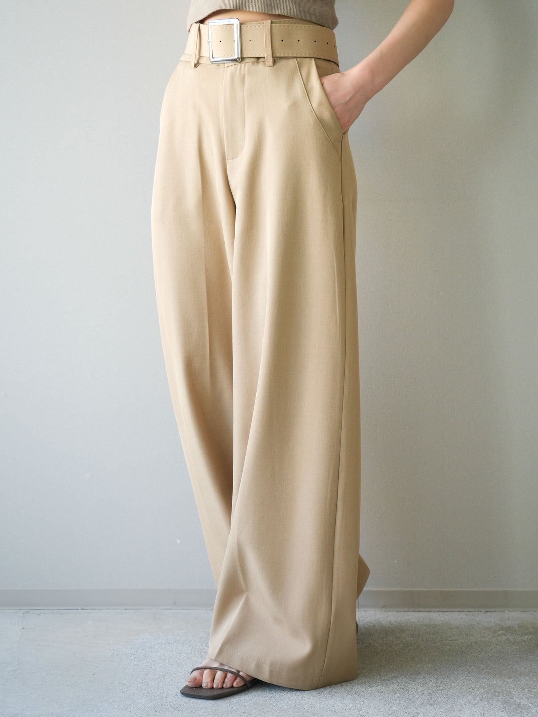 [予約]シルバーバックルドレープワイドスラックス/beige