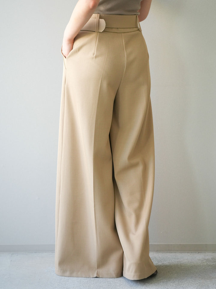 [予約]シルバーバックルドレープワイドスラックス/beige