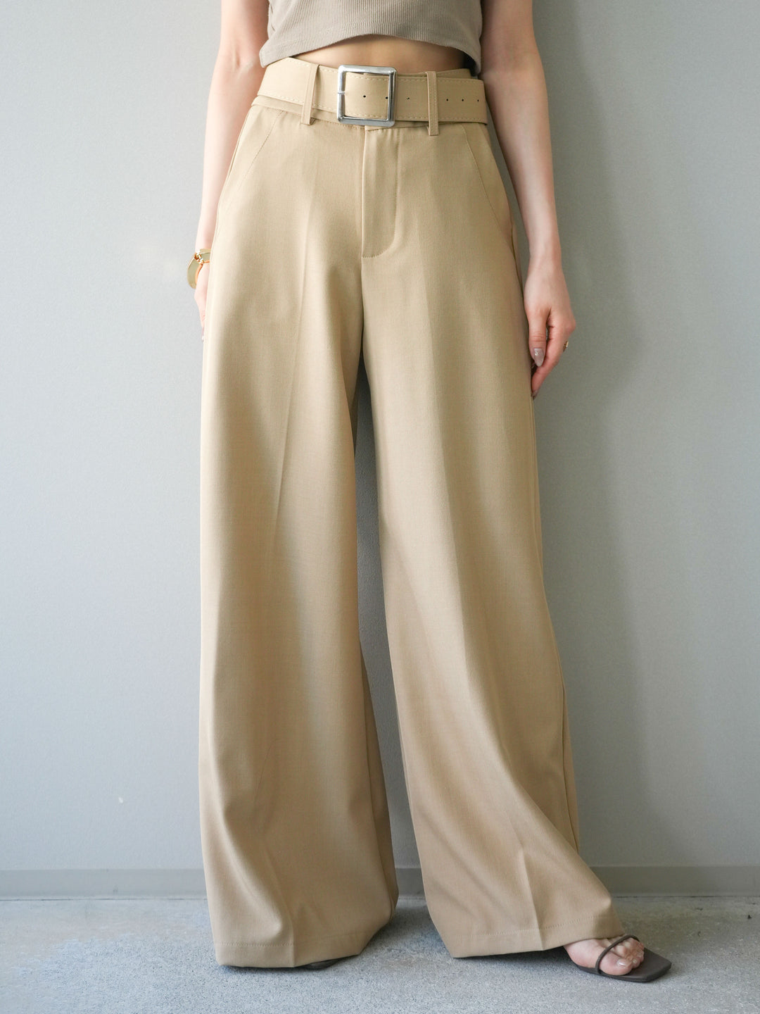 [予約]シルバーバックルドレープワイドスラックス/beige