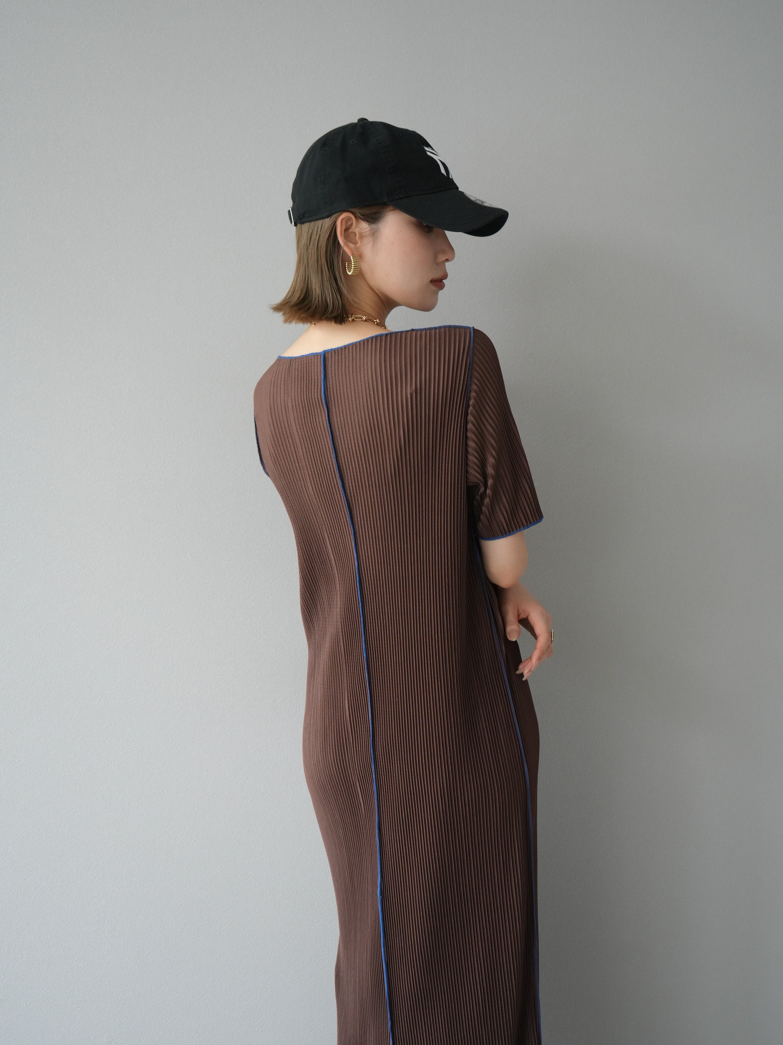 予約]配色プリーツワンピース/ブラウン – Lumier