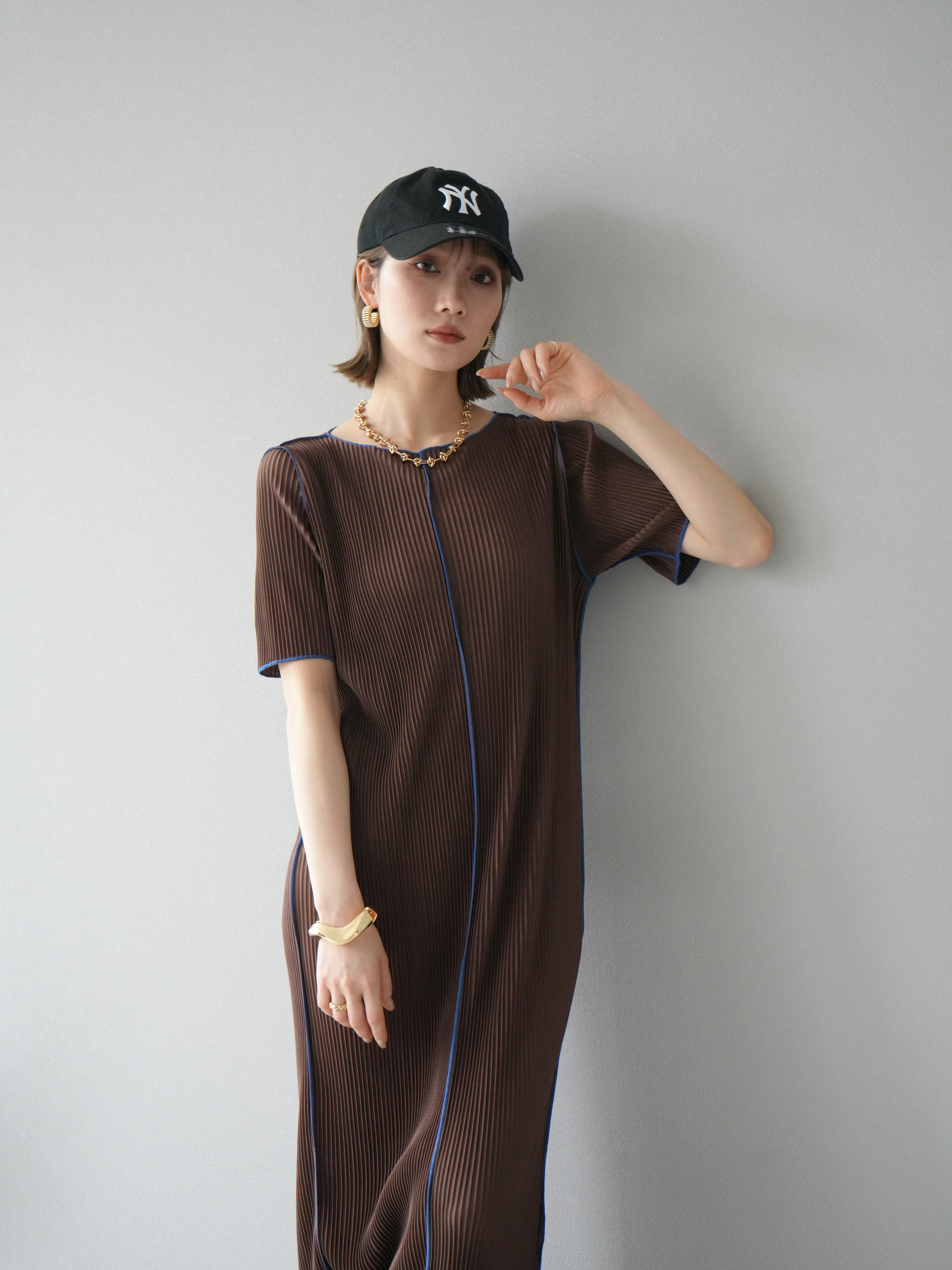 予約]配色プリーツワンピース/ブラウン – Lumier