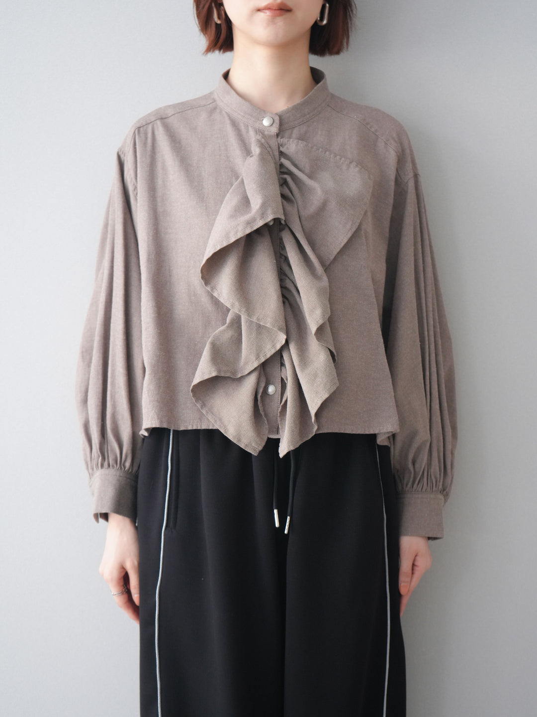 [予約]ラッフルフレアショートブラウスス/brown