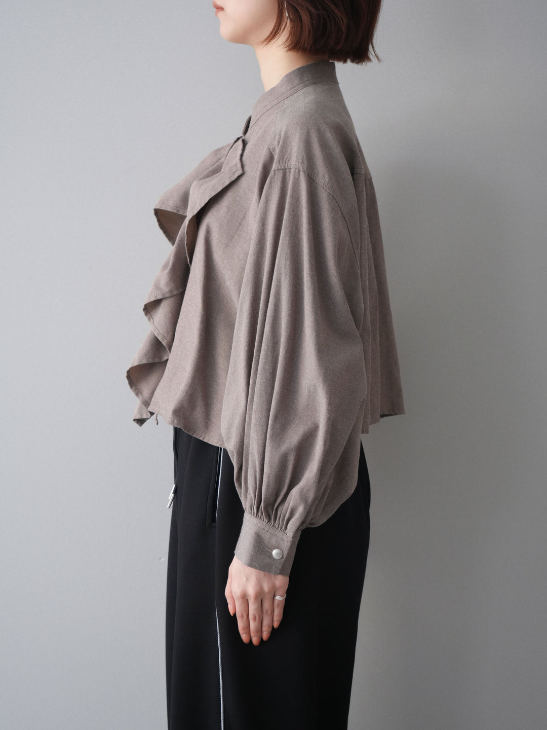 [予約]ラッフルフレアショートブラウスス/brown