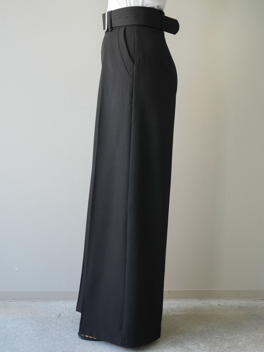 [予約]シルバーバックルドレープワイドスラックス/black