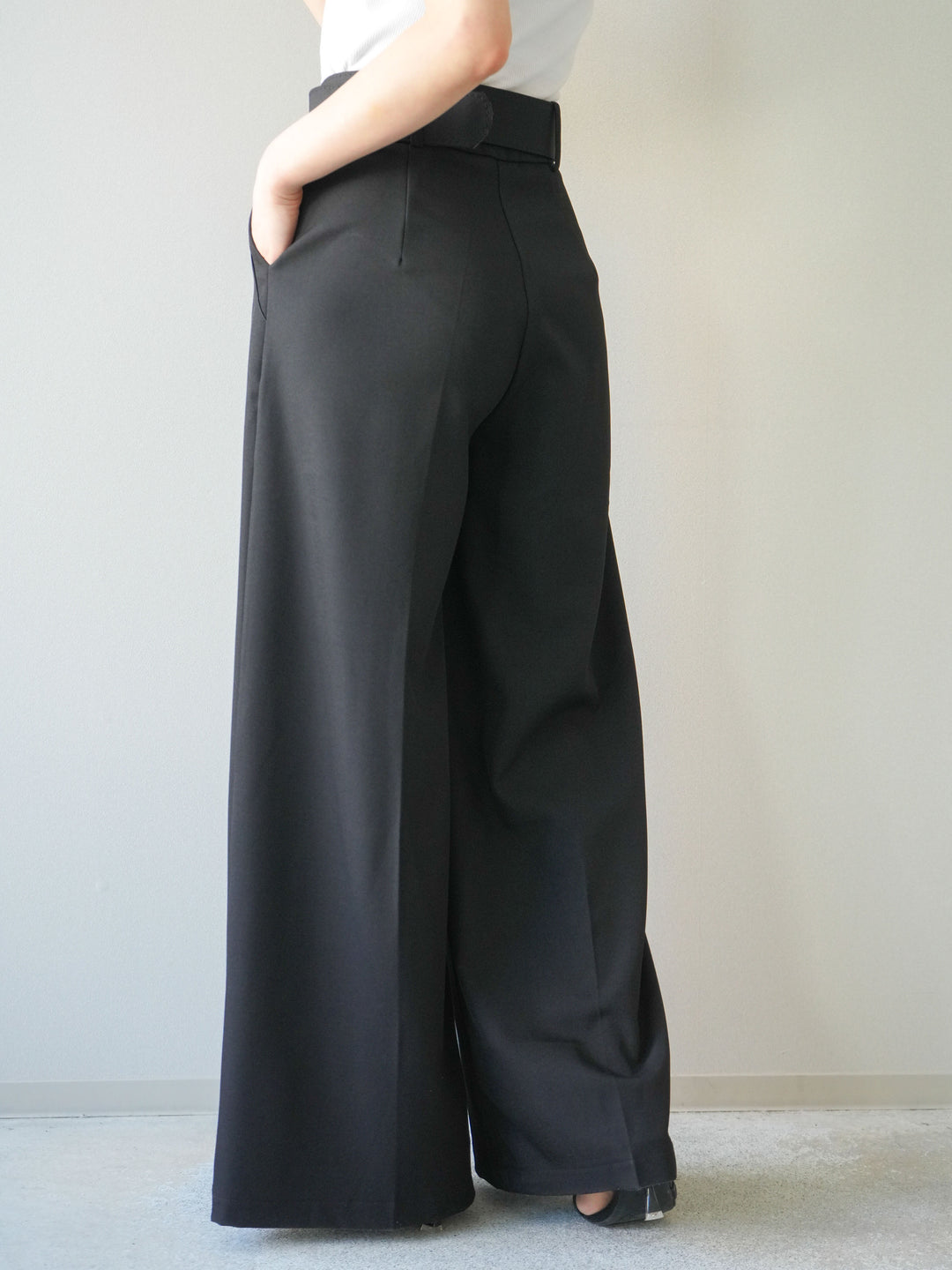 [予約]シルバーバックルドレープワイドスラックス/black
