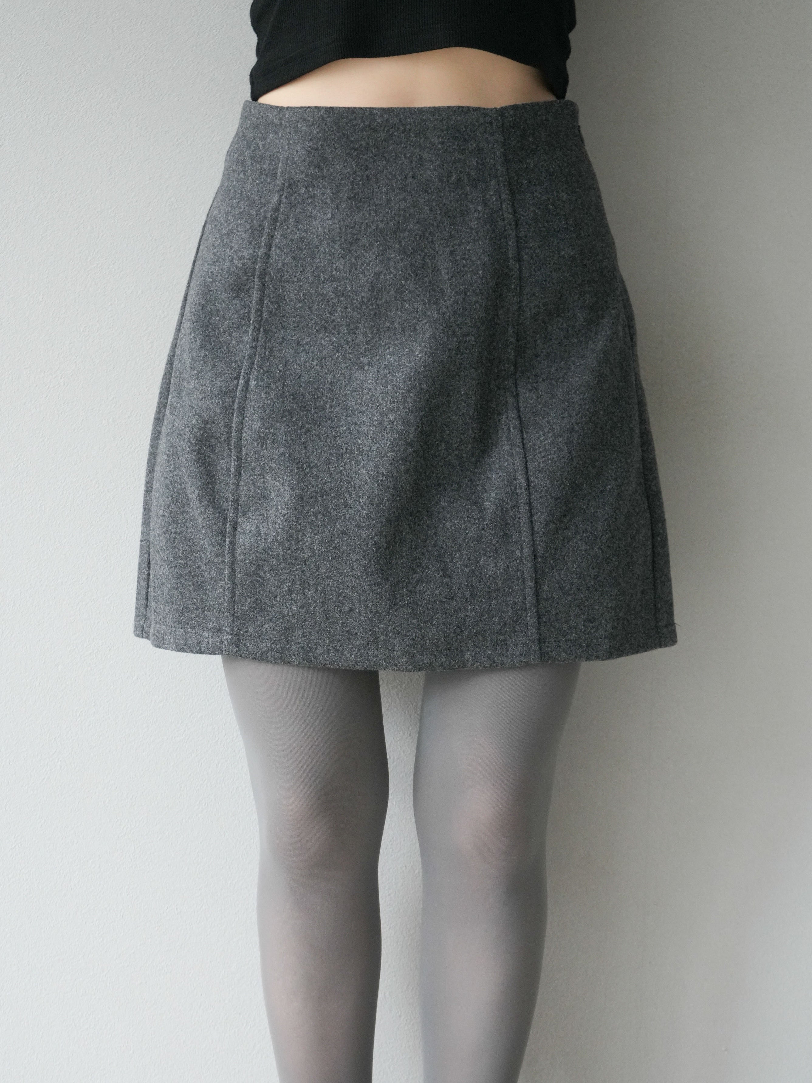 予約]フェイクウールコクーンミニスカート/チャコール – Lumier