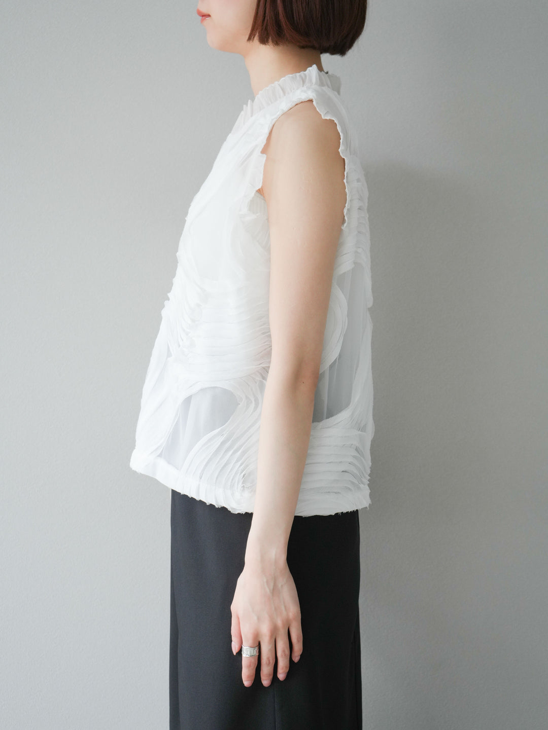 【預購】薄紗提花無袖上衣/米白