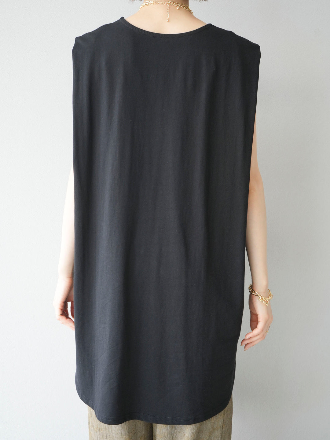 [Pre-order] Sleeveless long T-shirt/Black