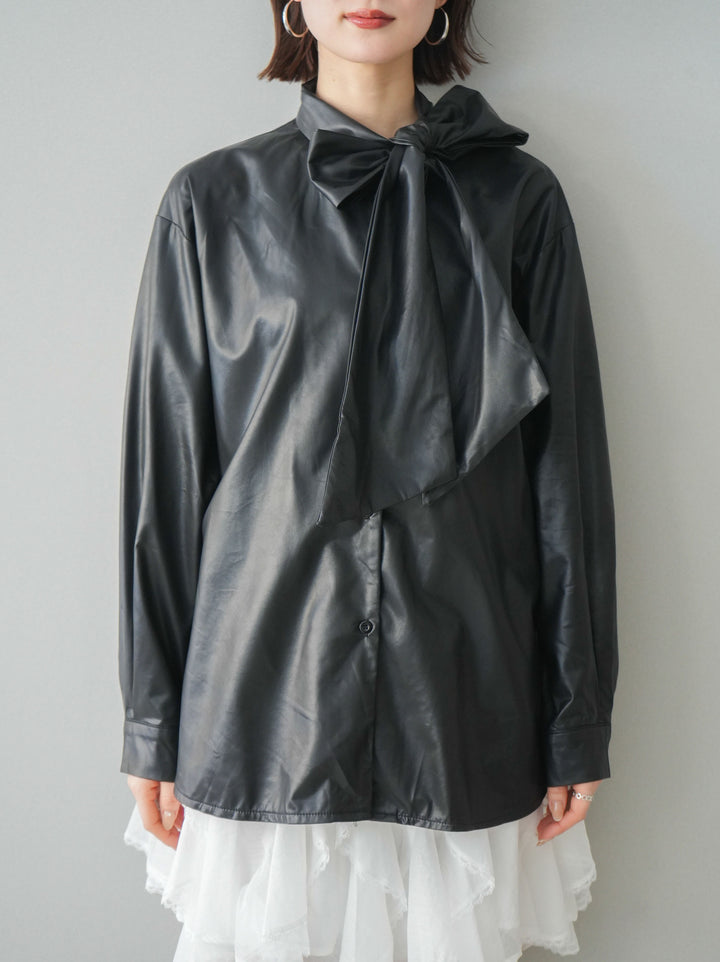 [予約]フェイクレザーボウタイブラウス/black
