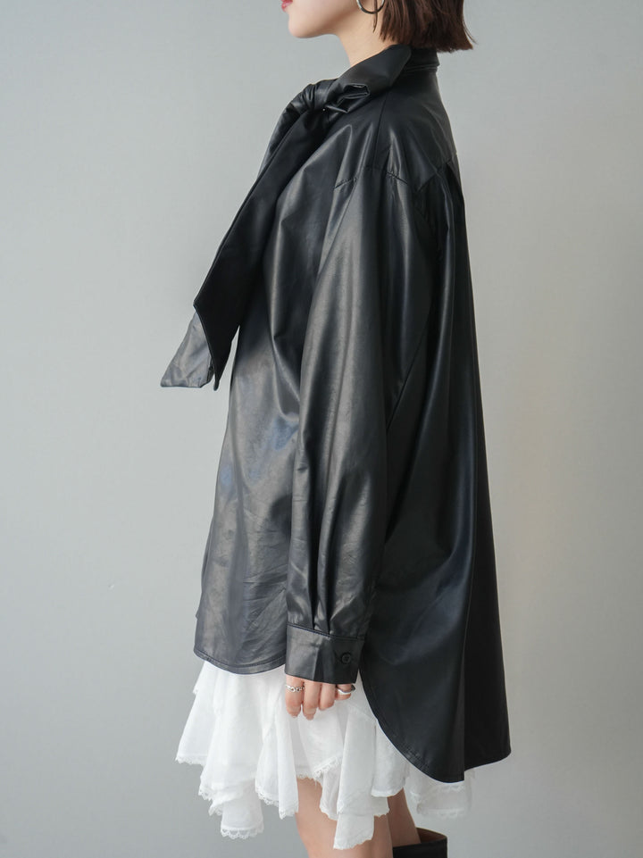 [予約]フェイクレザーボウタイブラウス/black
