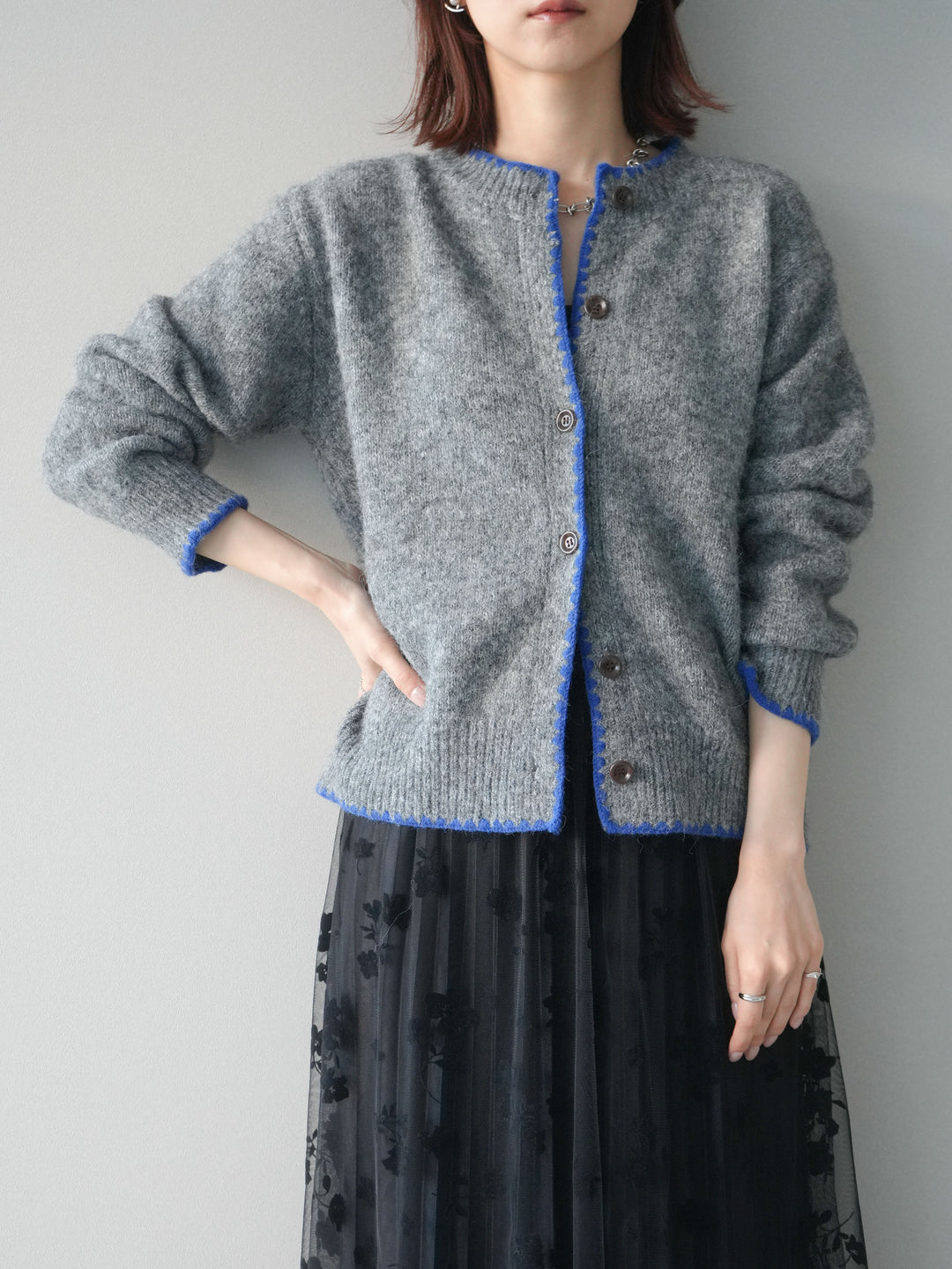 [SET]三角ステッチニットカーディガン+フラワーフロッキーチュールプリーツスカート(2set)