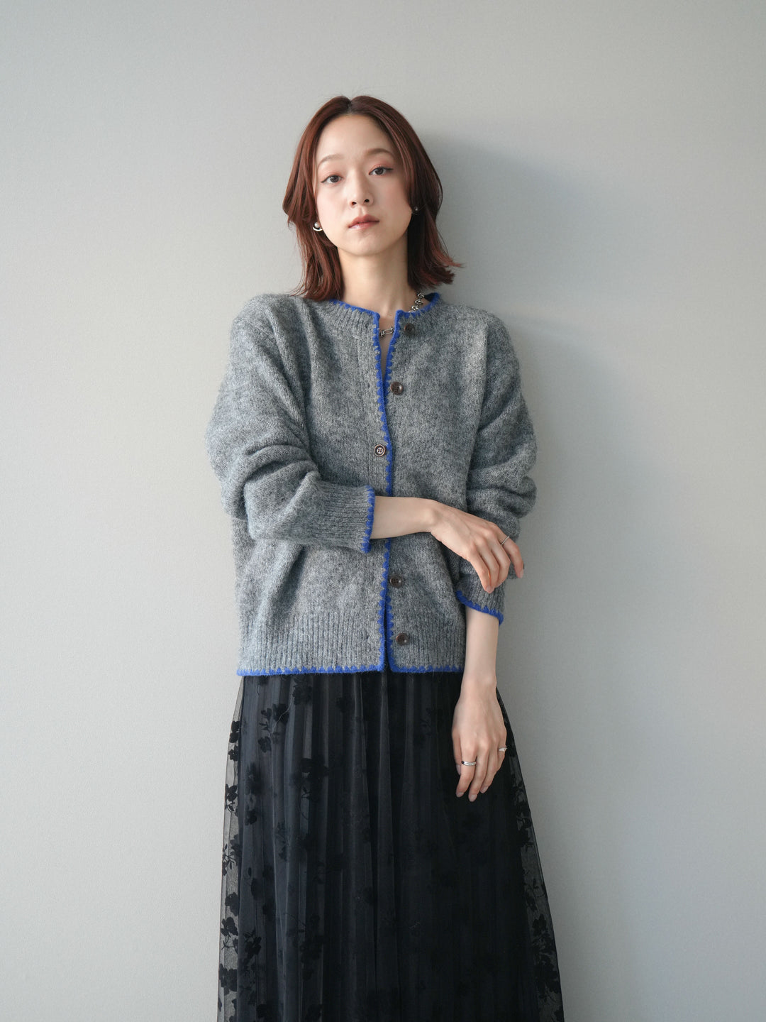 [SET]三角ステッチニットカーディガン+フラワーフロッキーチュールプリーツスカート(2set)