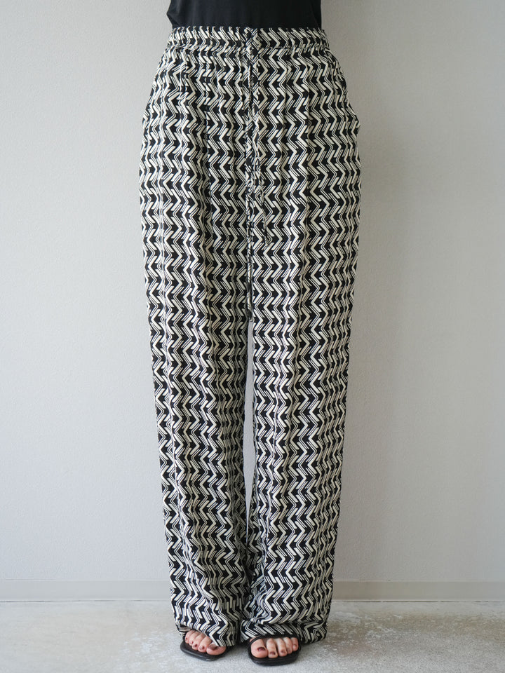 [予約]レーヨンフレックススラブウェーブ柄ストレートパンツ/ブラック