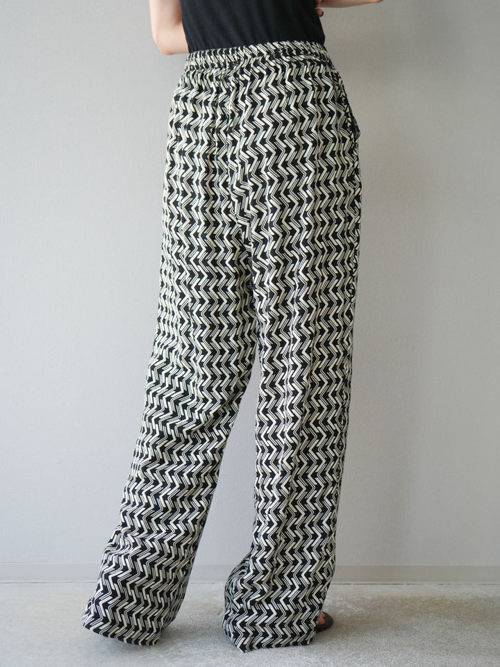 [予約]レーヨンフレックススラブウェーブ柄ストレートパンツ/ブラック