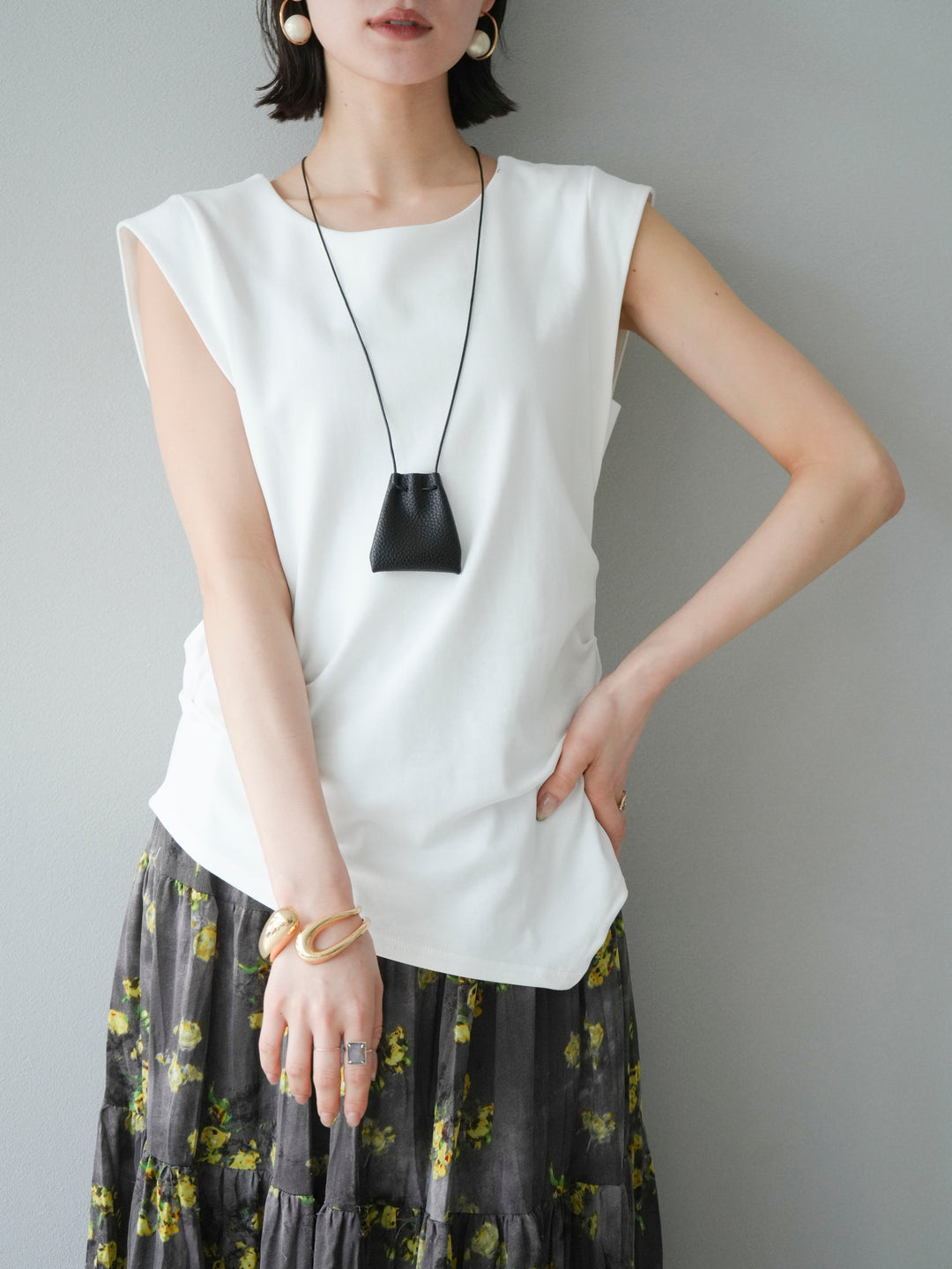 [予約]サイドギャザーTシャツ＆巾着レザーネックレスSET /ホワイト