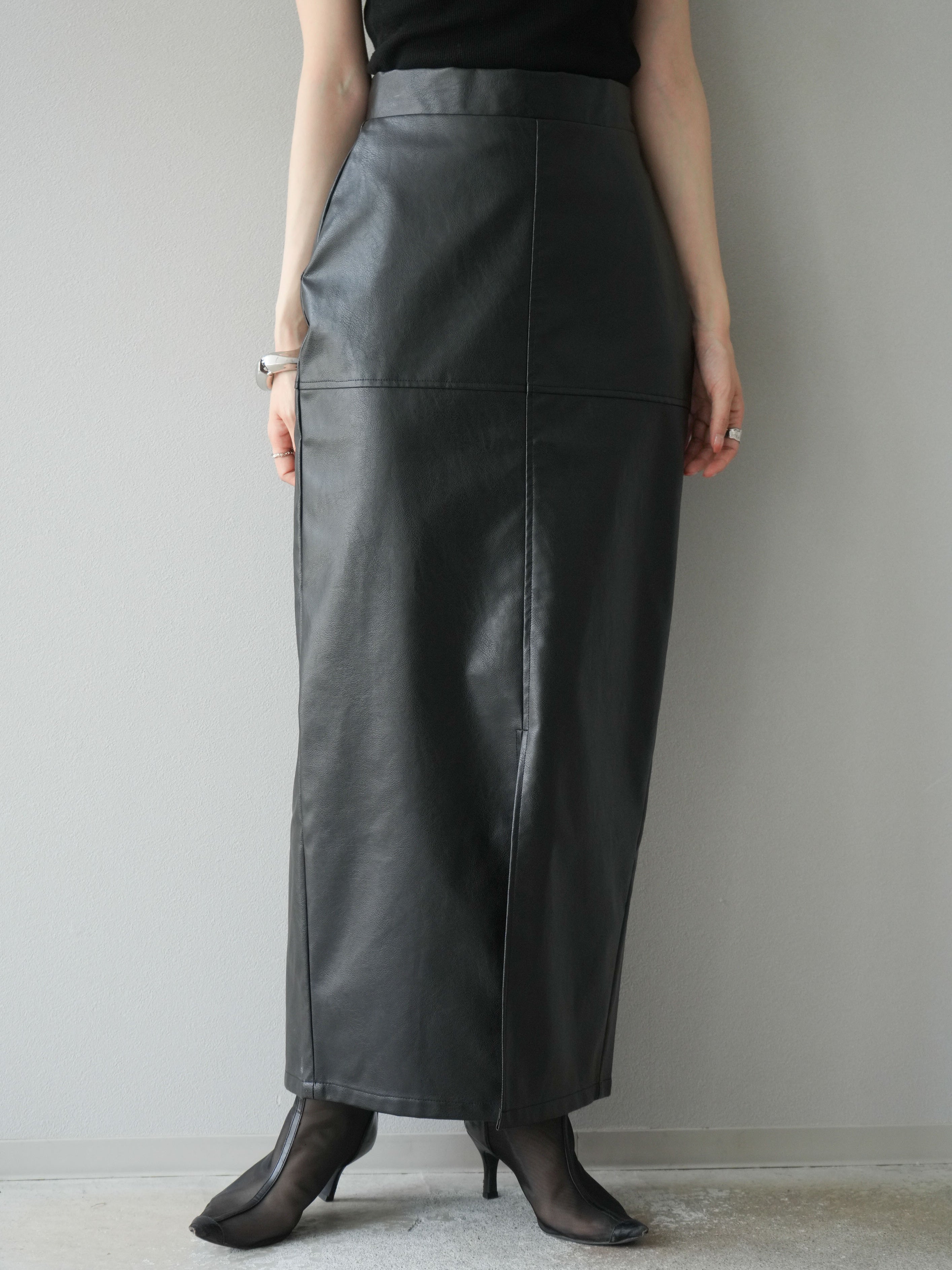予約]フェイクレザーフロントスリットスカート/ブラック – Lumier