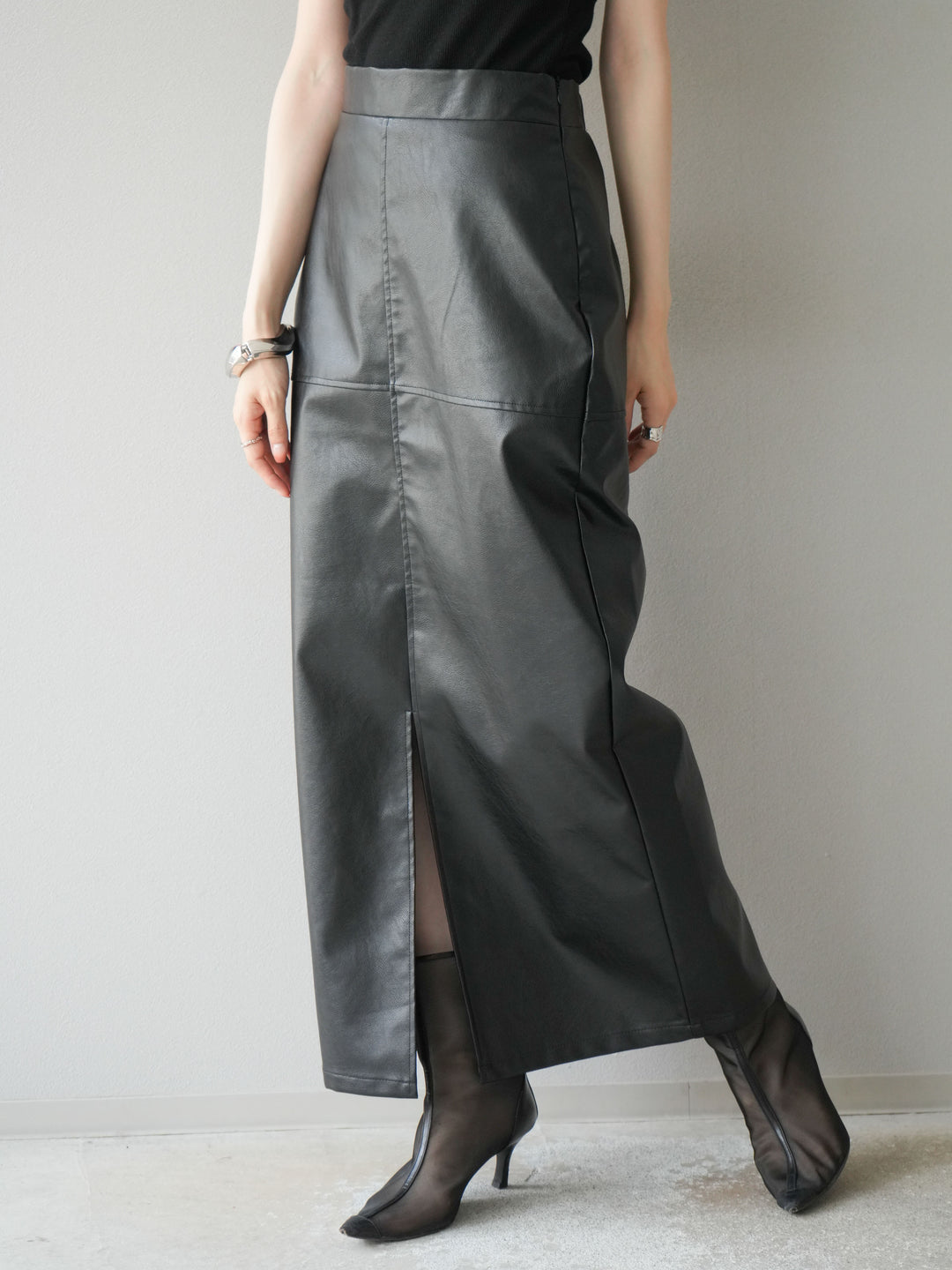 [予約]フェイクレザーフロントスリットスカート/ブラック