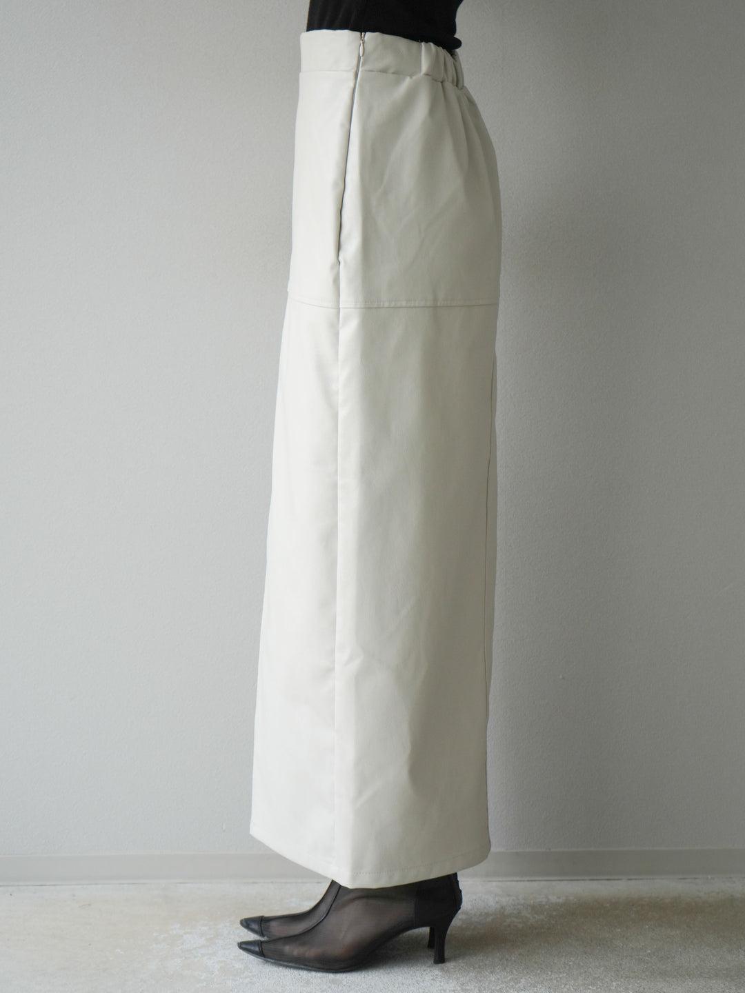 [予約]フェイクレザーフロントスリットスカート/エクリュ