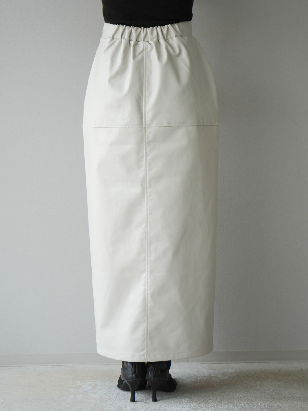 [予約]フェイクレザーフロントスリットスカート/エクリュ