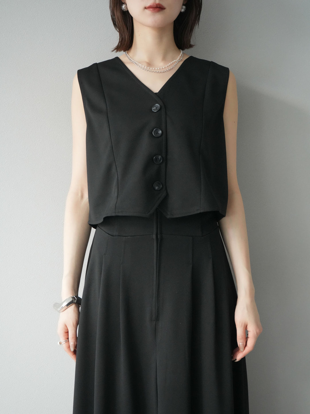 [予約]ポンチノーカラーベスト/ブラック