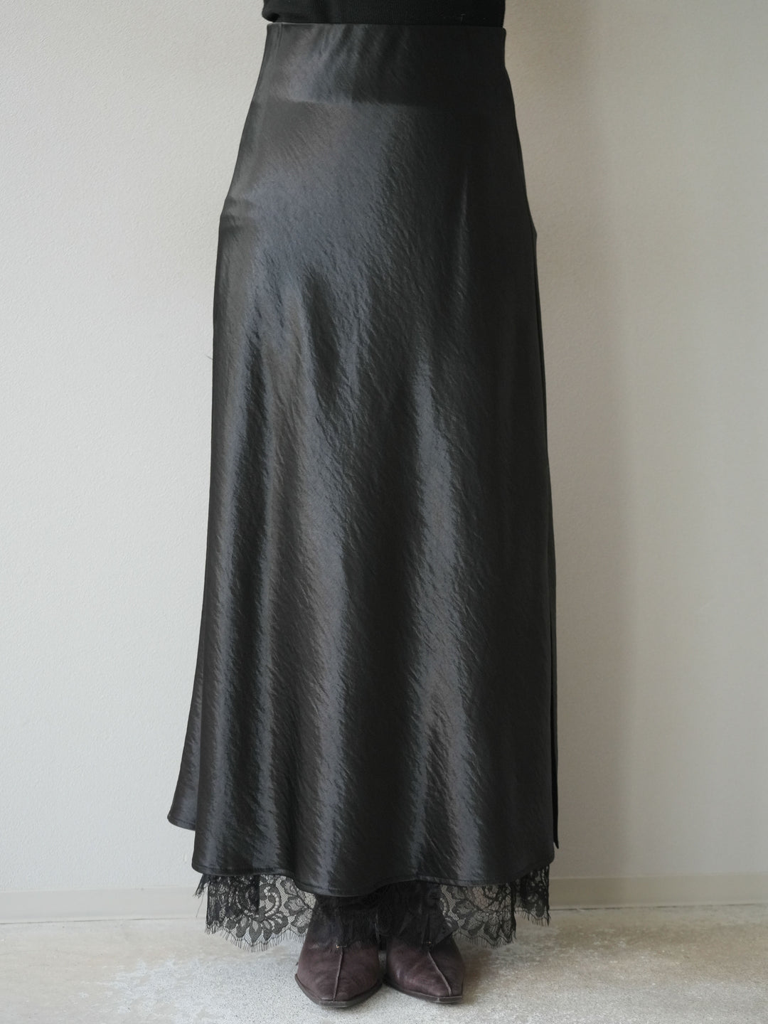[予約]裾レースサテンナロースカート/ブラック