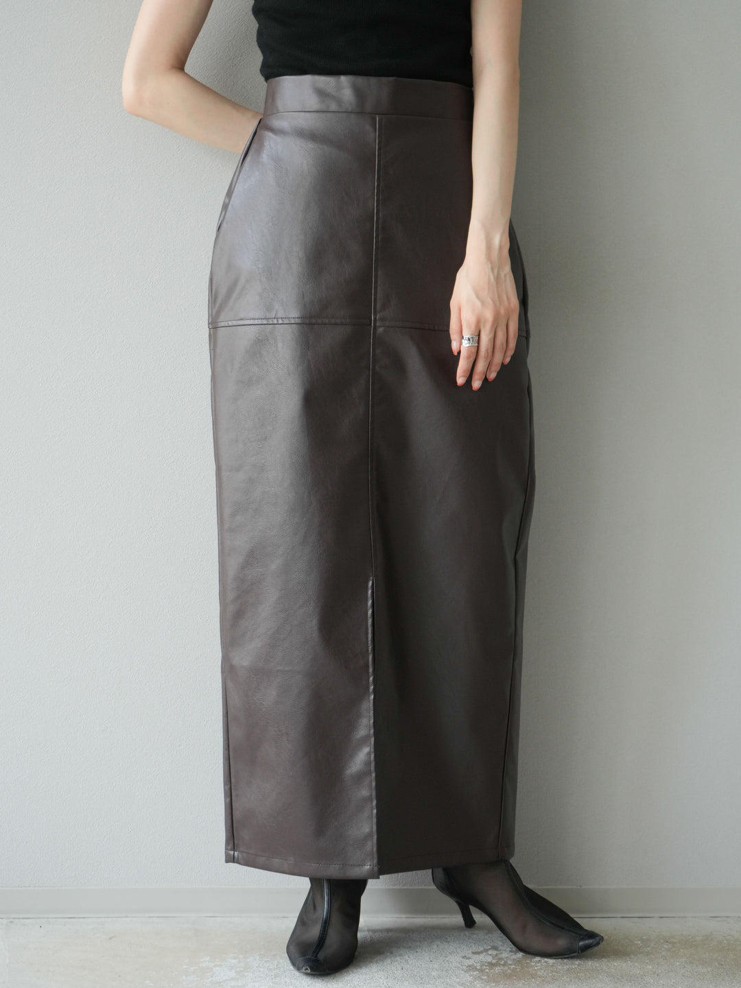 [予約]フェイクレザーフロントスリットスカート/ブラウン