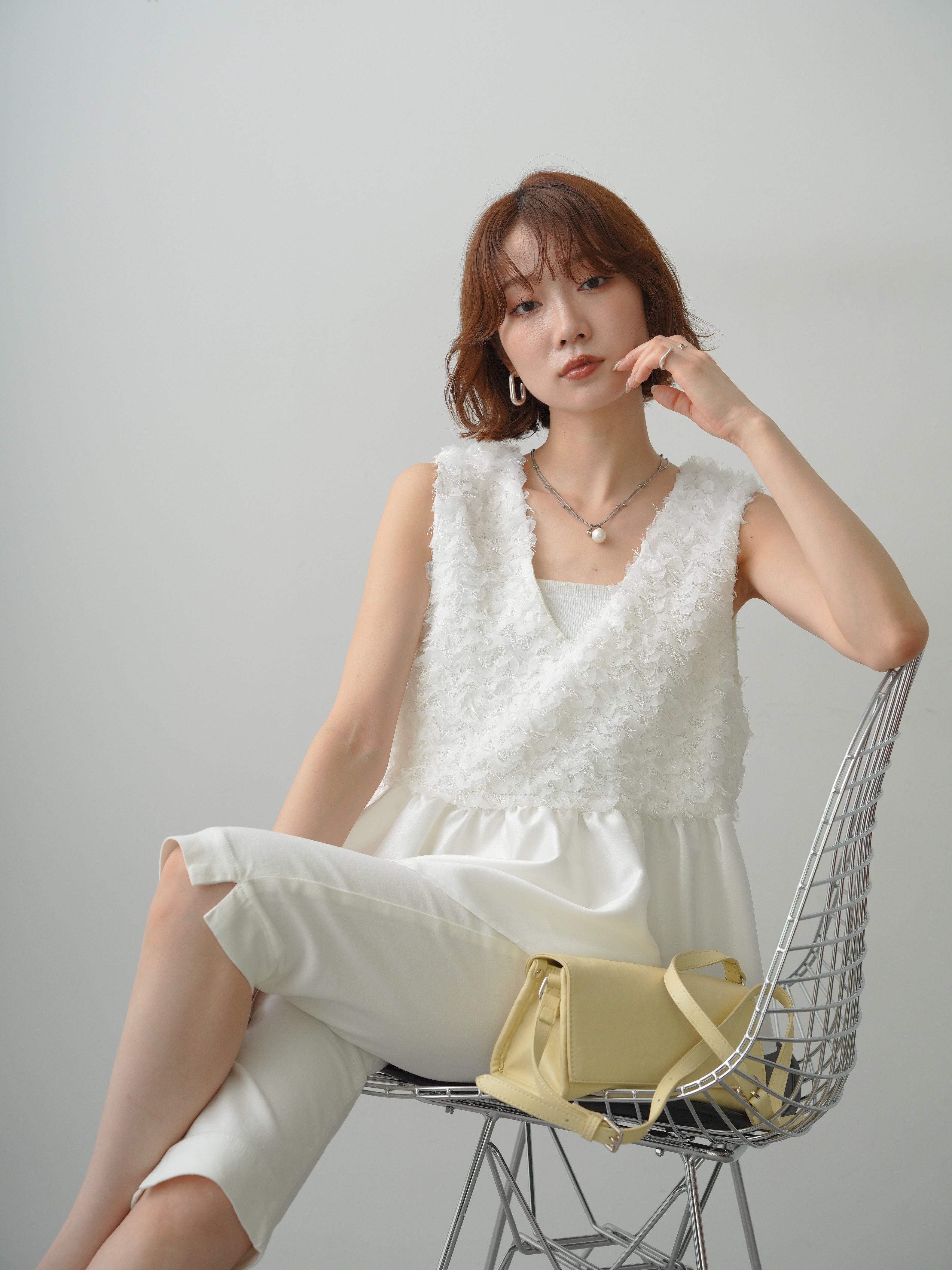 新品未使用　アンミヌ　ブロッサムスリーブジャガードトップス SET]ジャガード×サテンペプラムフレアノースリトップス+ストレッチ