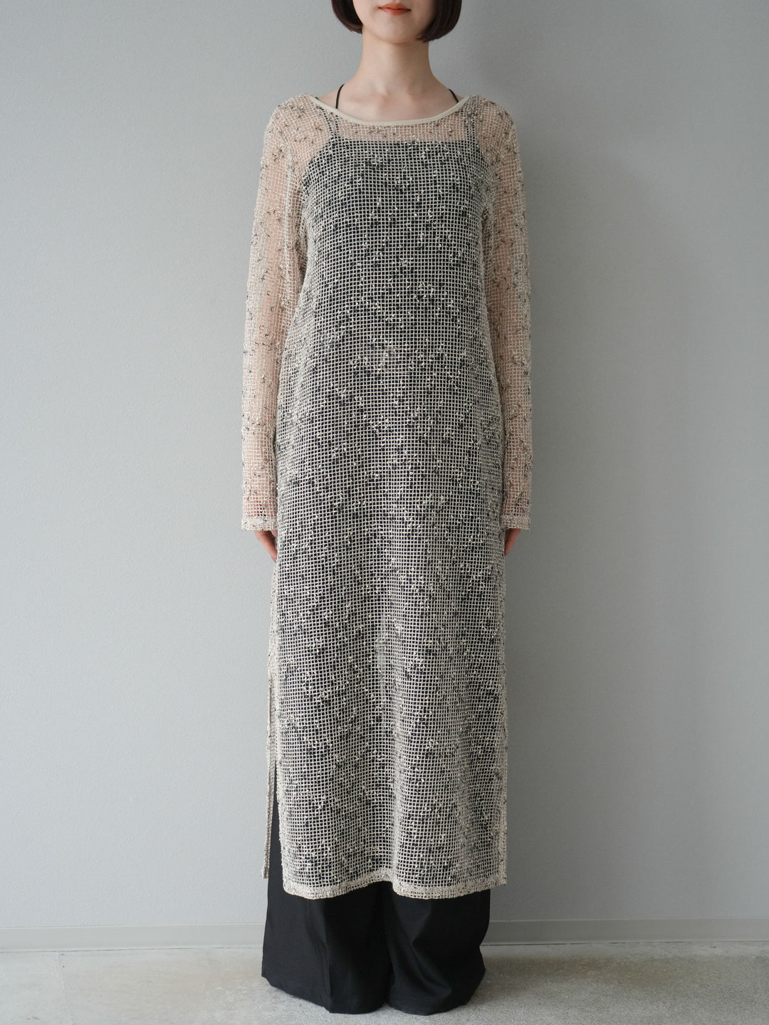 [預購] 鏤空網眼露背洋裝/象牙白