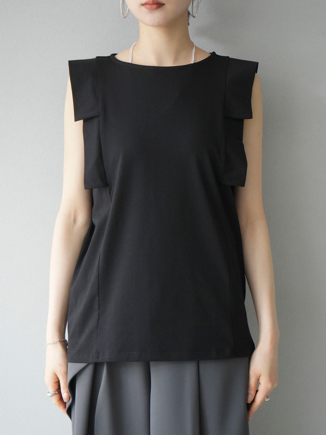 [Pre-order] Panel sleeveless top/Black