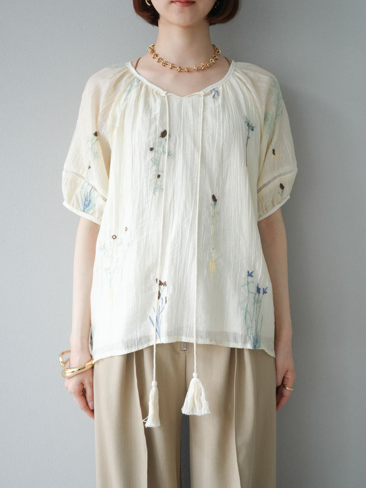 【預購】花朵刺繡半身襯衫/象牙白