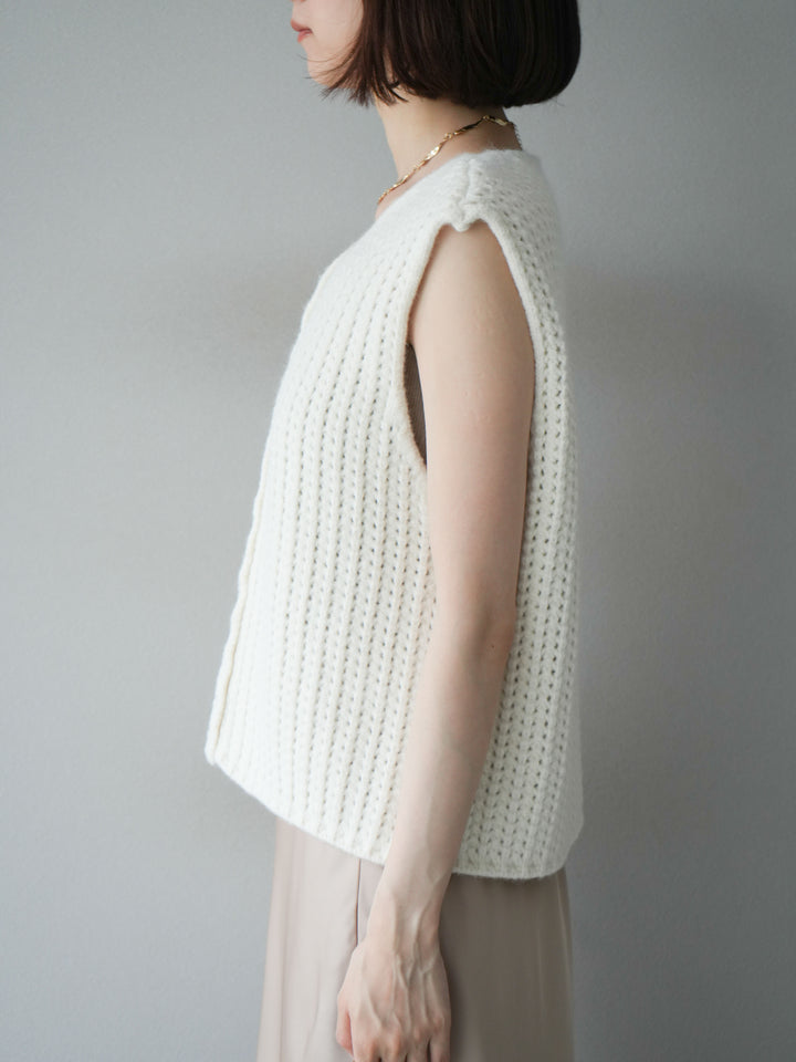 [予約]ランダムボタンニットベスト/アイボリー