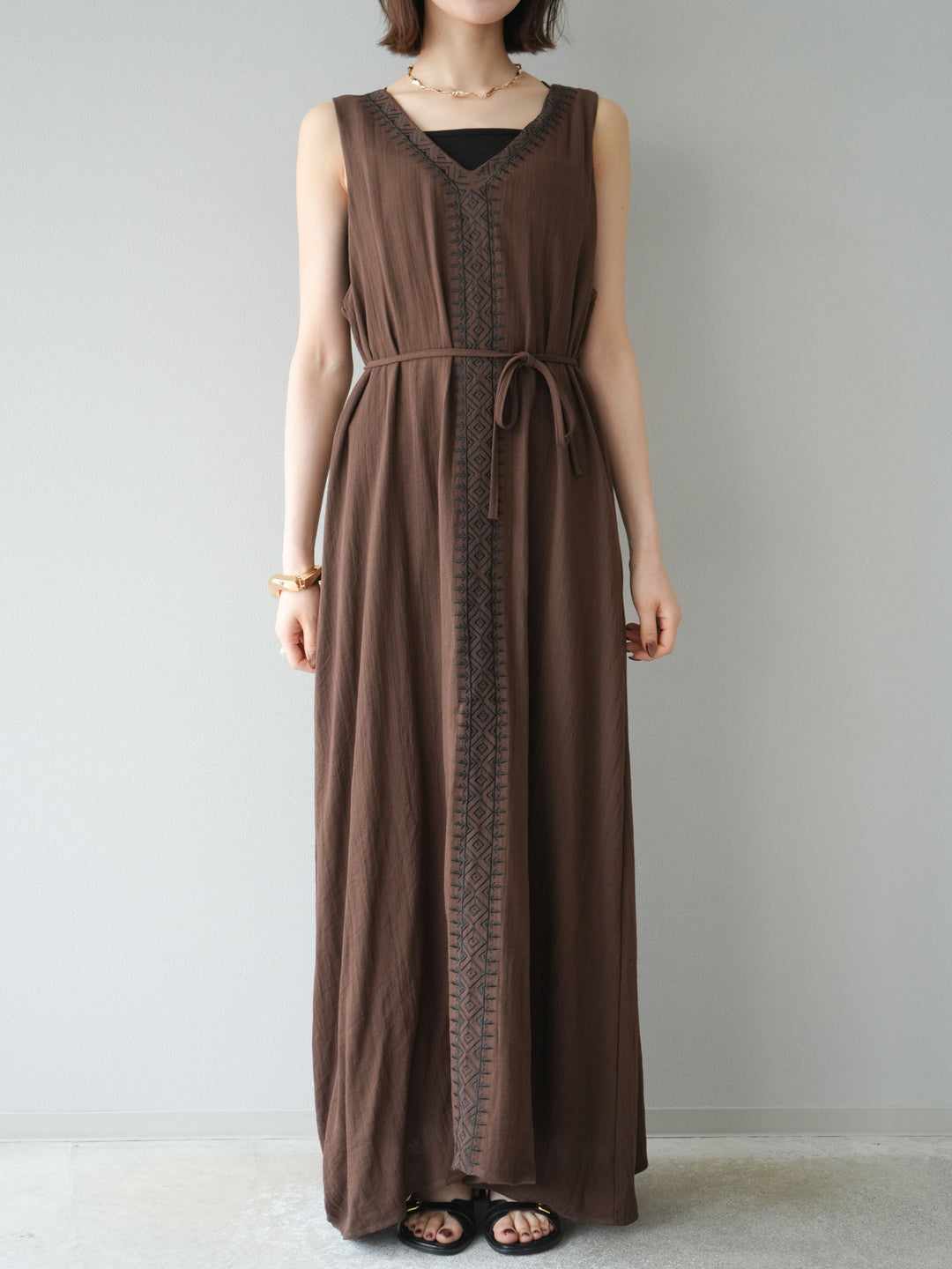 [予約]刺繍Vネックワンピース/ブラウン