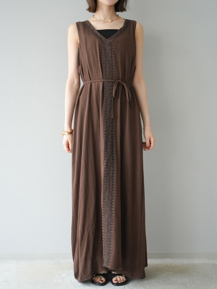 [予約]刺繍Vネックワンピース/ブラウン