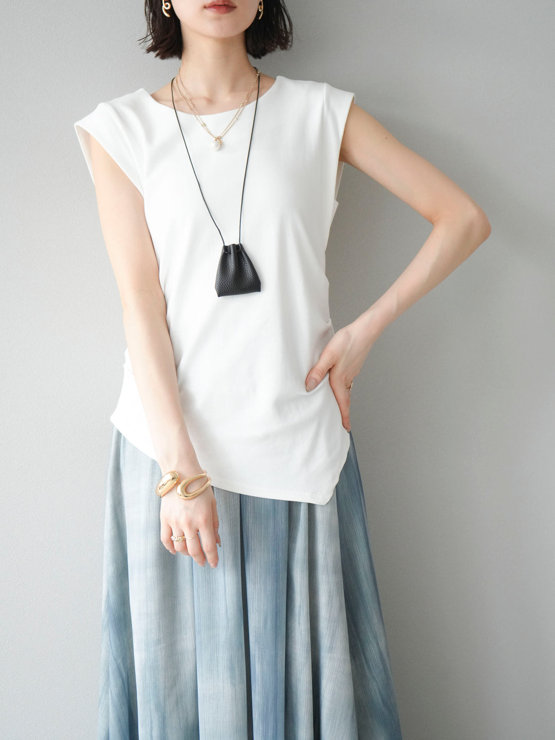 [予約]サイドギャザーTシャツ＆巾着レザーネックレスSET /ホワイト